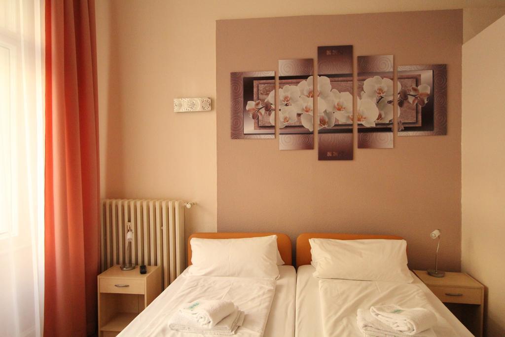 Hotel Elegia Am Kurfuerstendamm Berlin Room photo